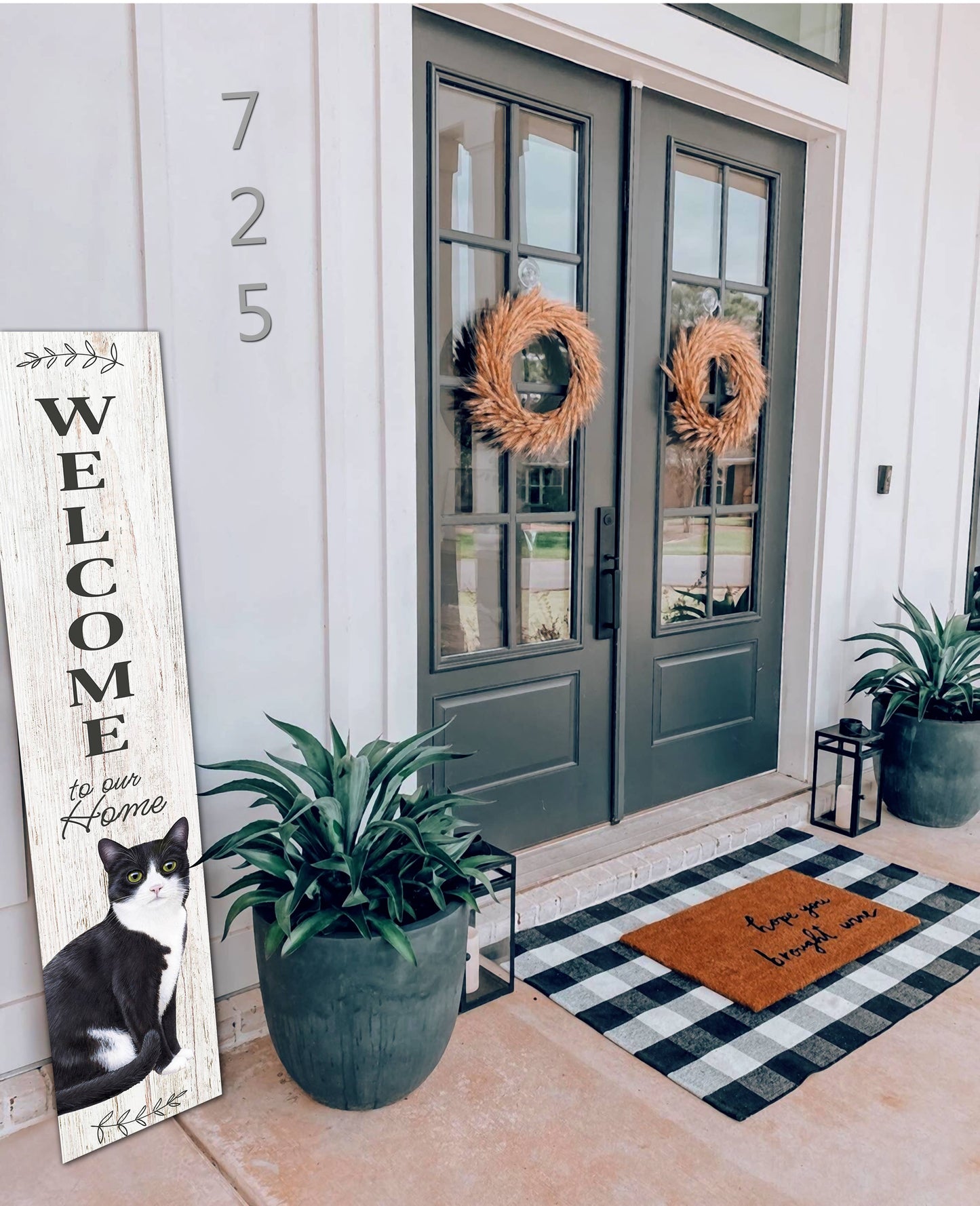 Cat, Black and white Welcome sign