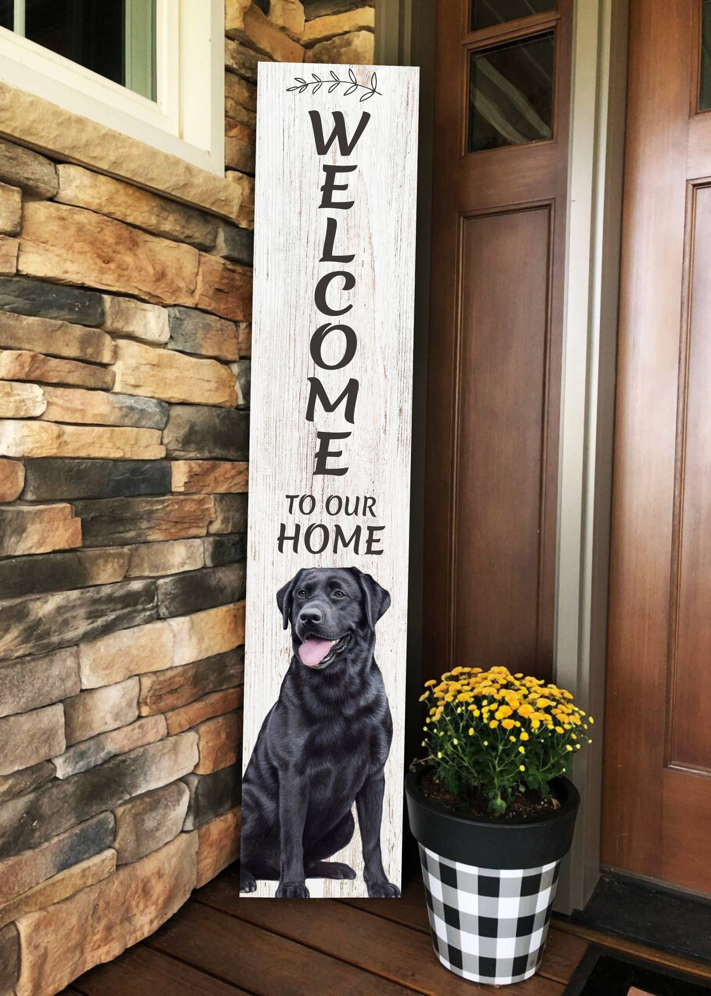 Lab, black Welcome sign