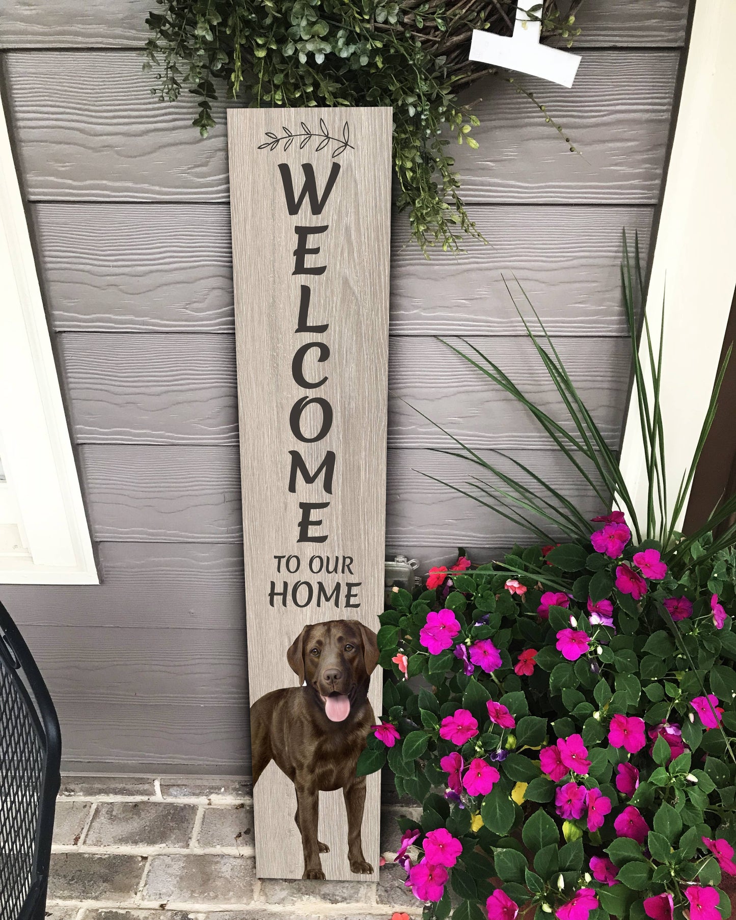 Lab, chocolate Welcome sign